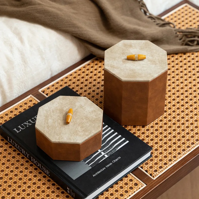 Jewelry And Watches Box - Italienische Uhrenorganizer aus Glattem Beflocktem Leder,