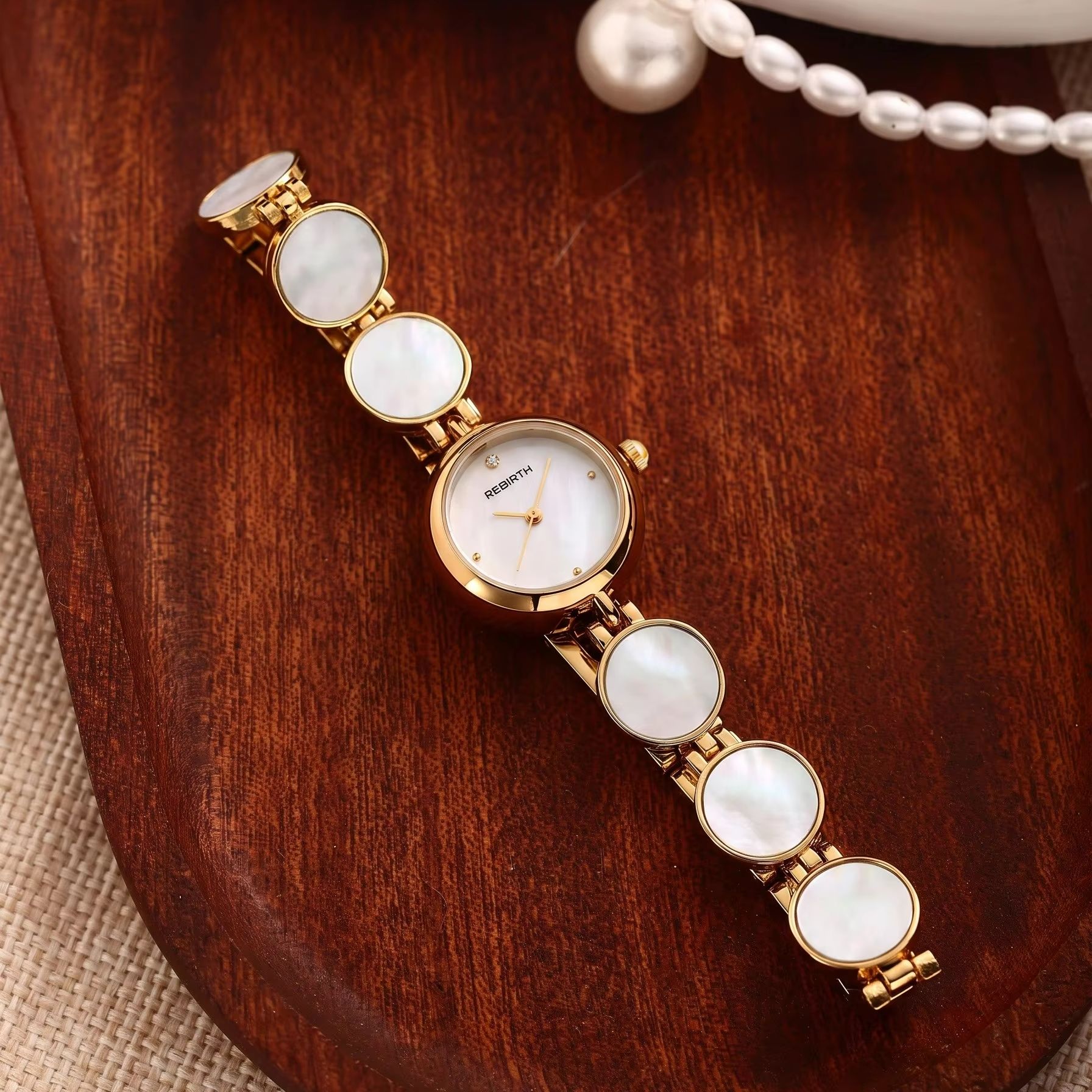 Jewelry Watches Gold - Edle Damen-Quarzuhr mit vierblättrigem Kleeblatt und