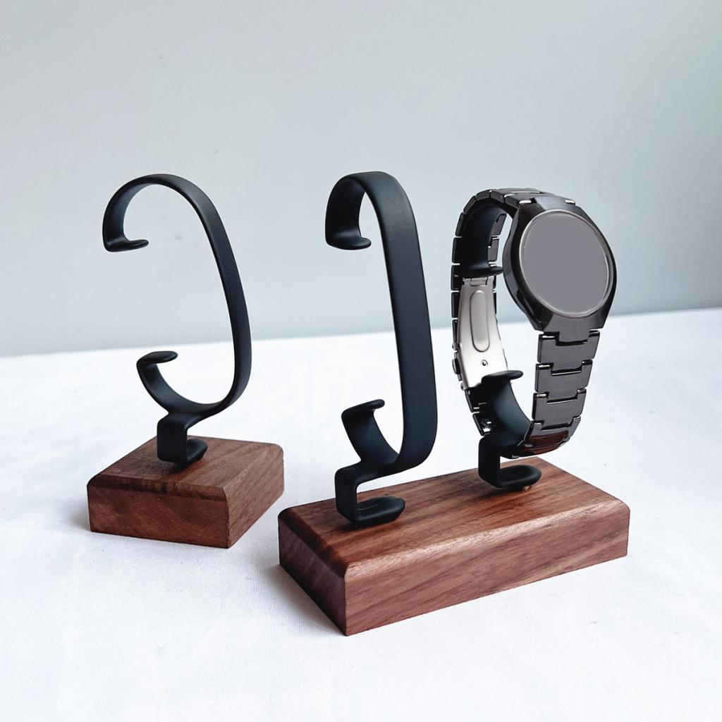 C-förmiger Uhrenständer für Ge – Jewelry And Watches Inc Bewertung und Preis